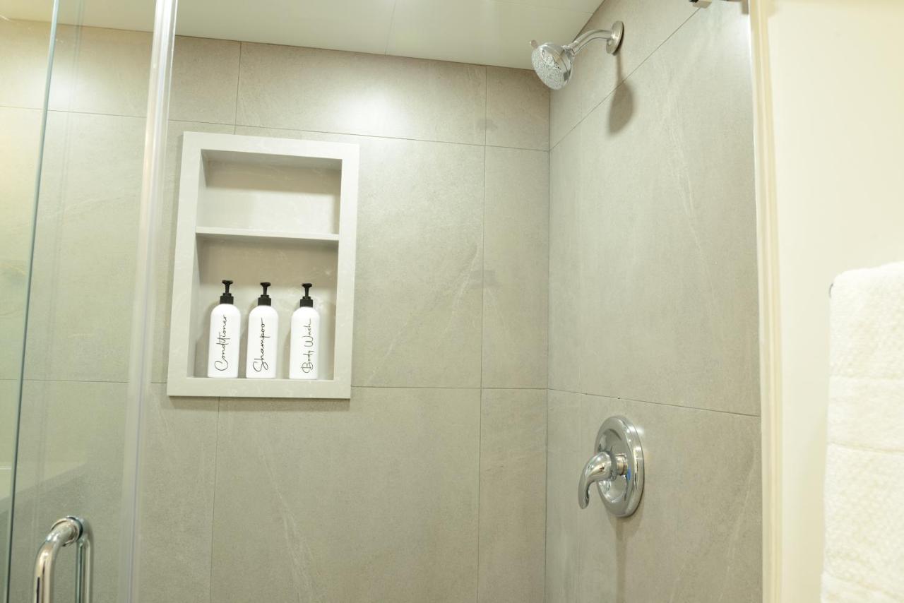 Spacious 2-Bed-Room Near Yonge & Major Mackenzie ريتشموند هيل المظهر الخارجي الصورة